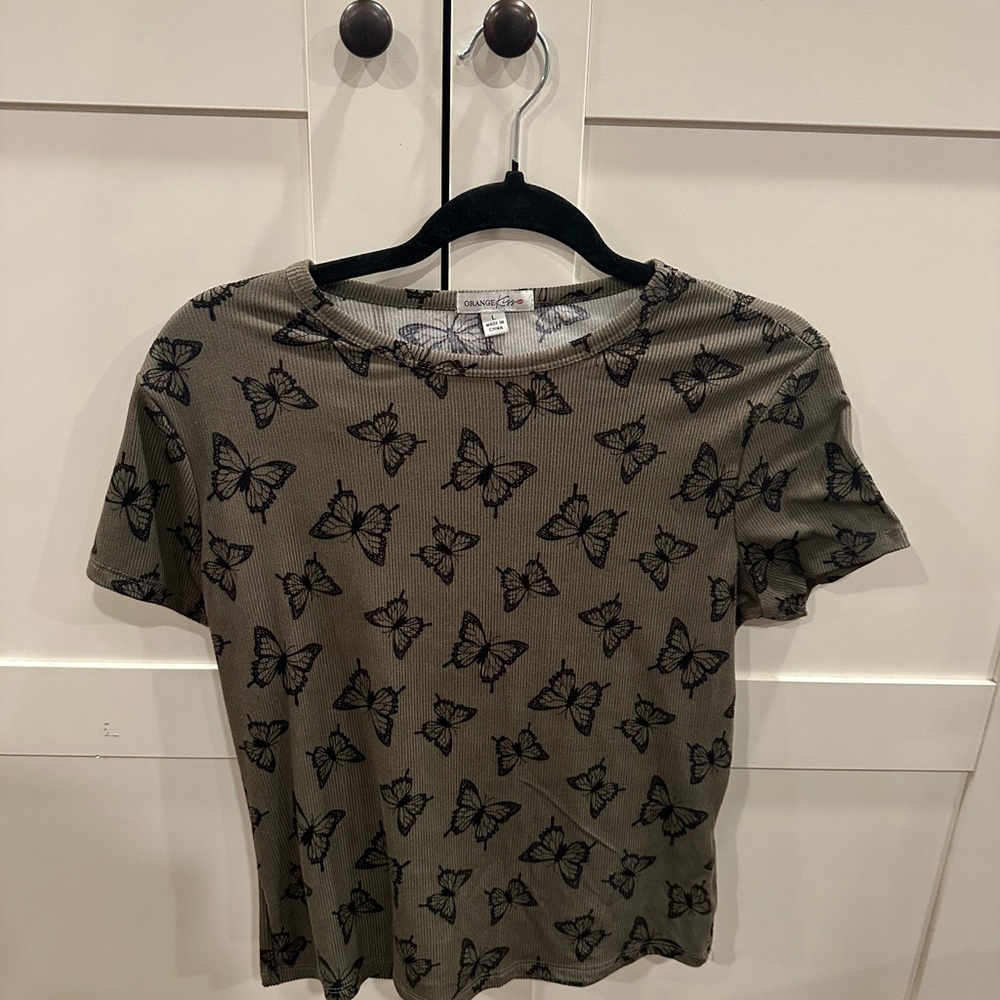 Women’s Green T-Shirt. Size Large. Butterfly Print.